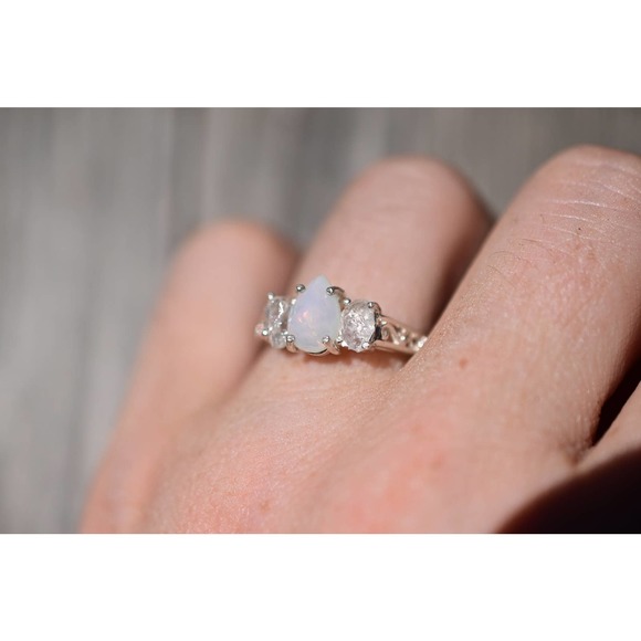 Raw Crystal Ring, Raw Stone Ring, Rings for Women, Stacking Ring, Raw Ge… - Picture 2 of 4